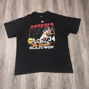 Adidas Houston Rockets Hakeem "The Dream" Olajuwon vintage graphic t-shirt Sz XL